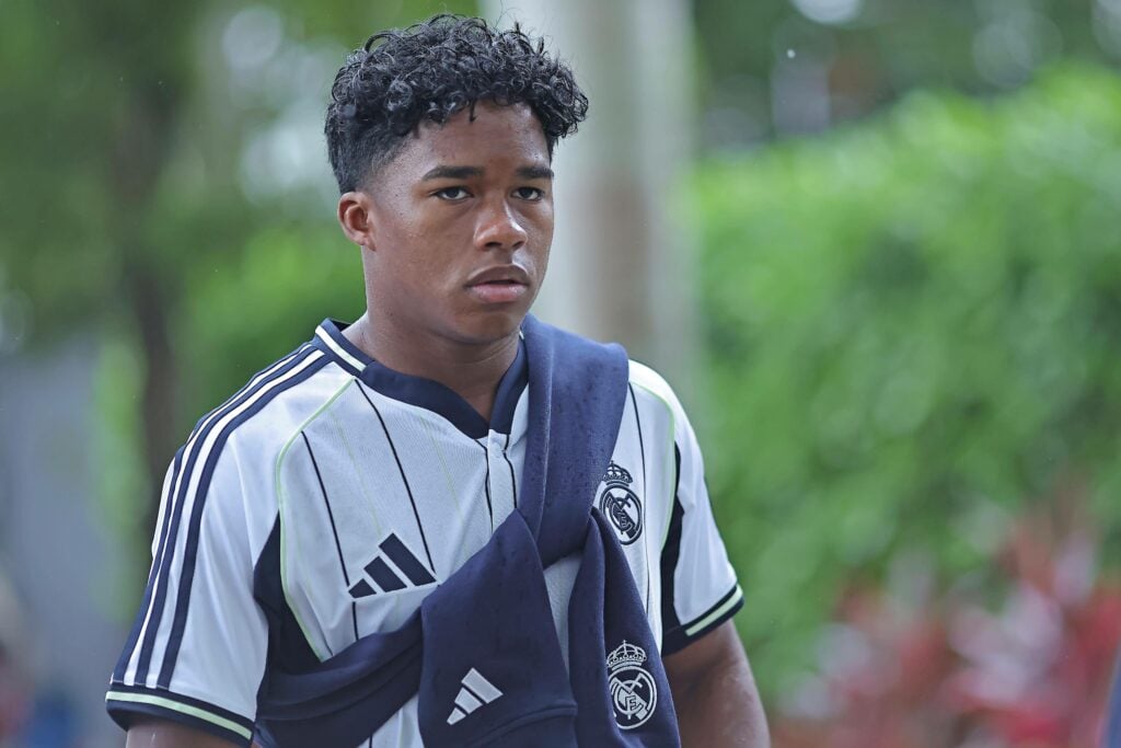 Endrick looking frustrated in Real Madrid gear