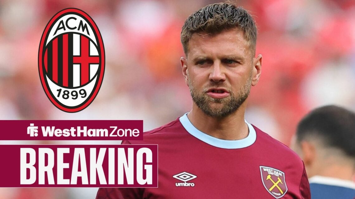 Niclas Fullkrug looking at the AC Milan badge.