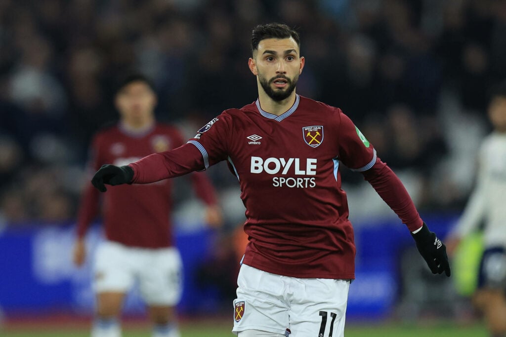 Taty Castellanos playing for West Ham