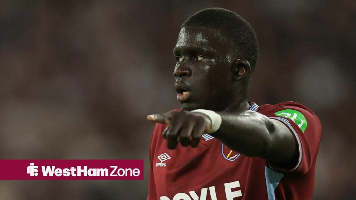 El Hadji Malick Diouf pointing with his left hand.