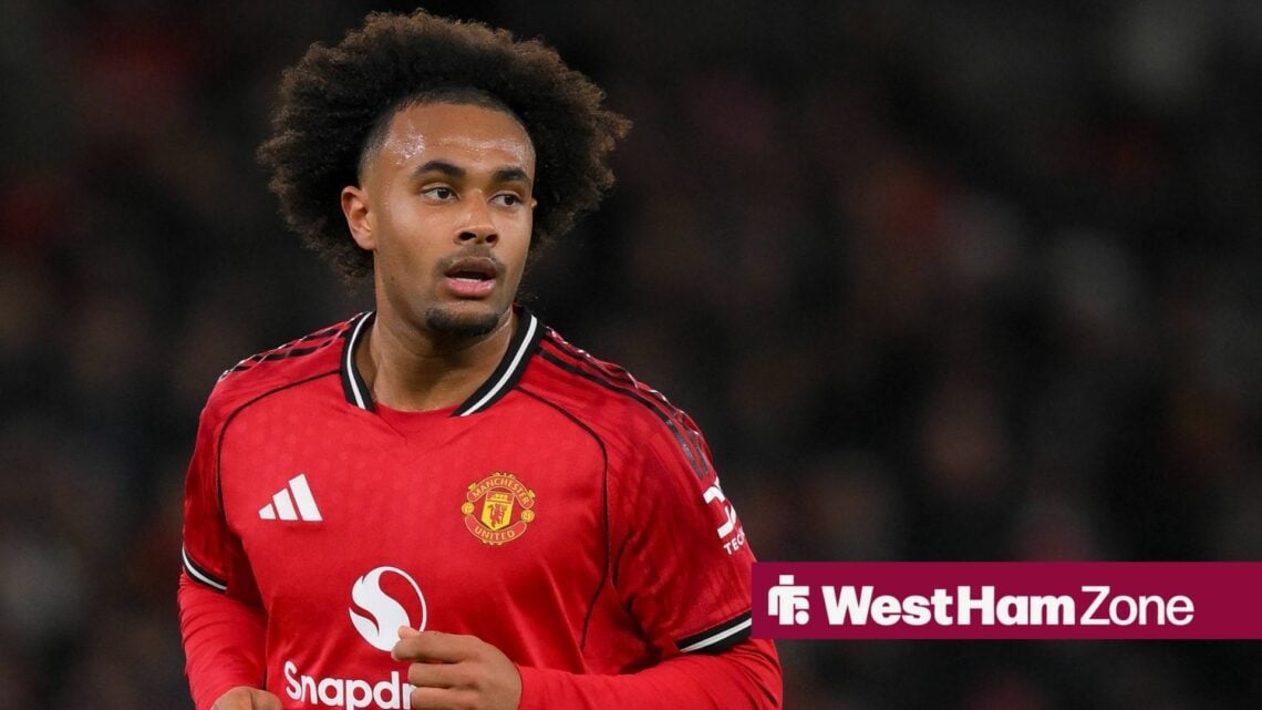 Joshua Zirkzee playing for Man United in Premier League