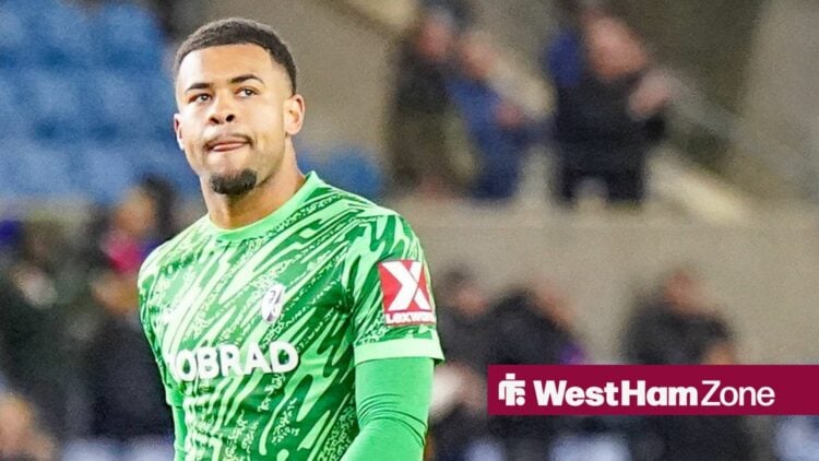 Noah Atubolu playing for Freiburg