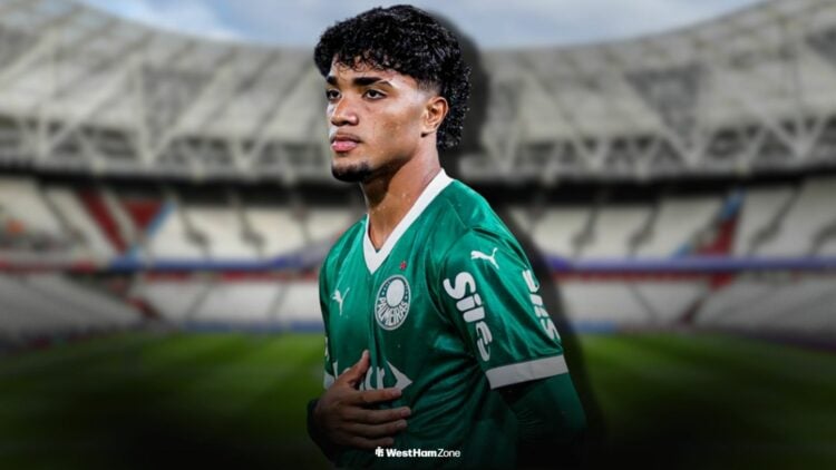 Heittor Vinicius playing for Palmerias at the London Stadium